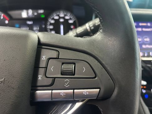 Used 2025 Cadillac XT6 Premium Luxury AWD/4WD image 21