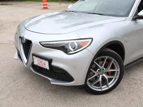 Used 2018 Alfa Romeo Stelvio Ti AWD/4WD image 2