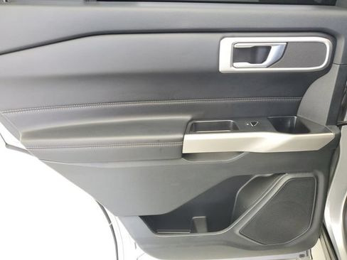 Used 2021 Ford Explorer XLT w/ Equipment Group 202A RWD image 15