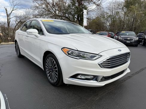 Used 2017 Ford Fusion SE w/ Equipment Group 202A image 4