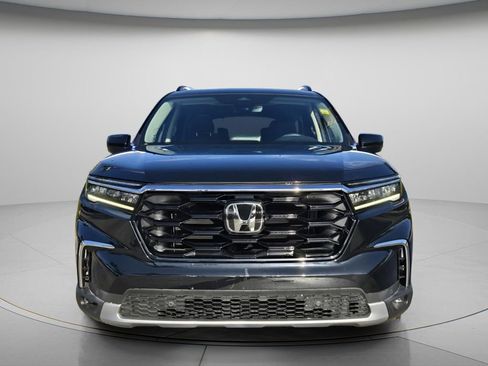 Used 2023 Honda Pilot Touring image 5
