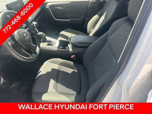 Used 2020 Toyota RAV4 XLE AWD/4WD image 21