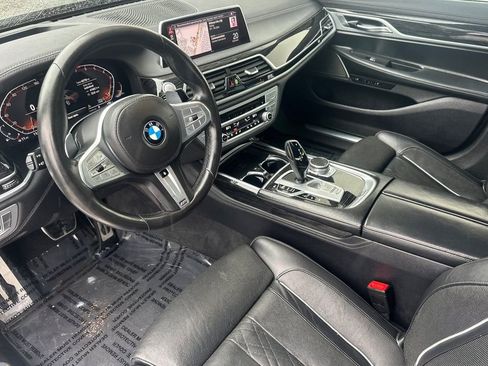 Used 2020 BMW 740i w/ M Sport Package image 9