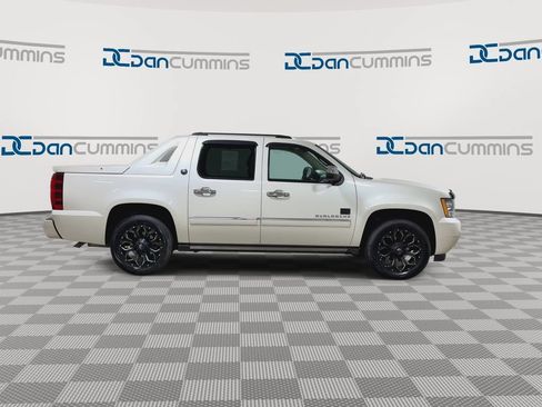Used 2013 Chevrolet Avalanche LTZ AWD/4WD image 9