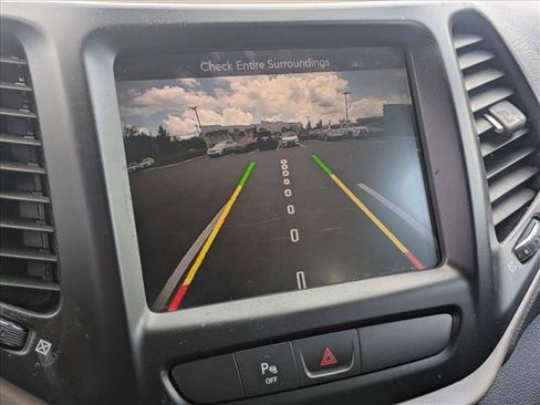 Used 2018 Jeep Cherokee Limited FWD image 6