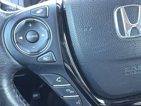 Used 2018 Honda Pilot Touring image 23