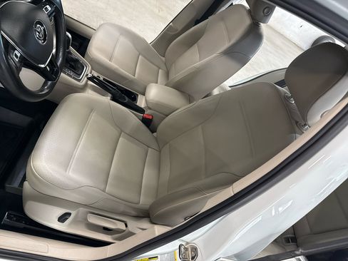 Used 2015 Volkswagen Golf TDI SE image 9