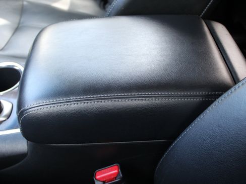 Used 2013 Nissan Pathfinder SL w/ Cargo Pkg AWD/4WD image 34