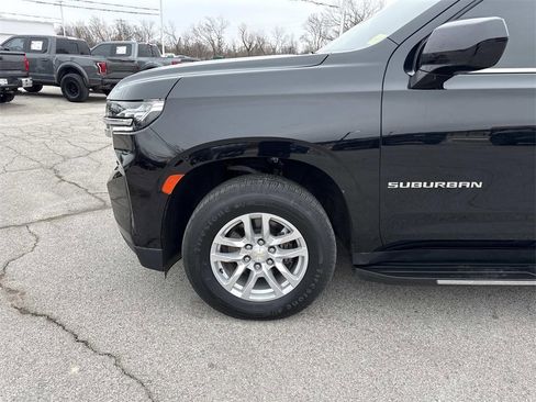 Used 2021 Chevrolet Suburban LT image 33