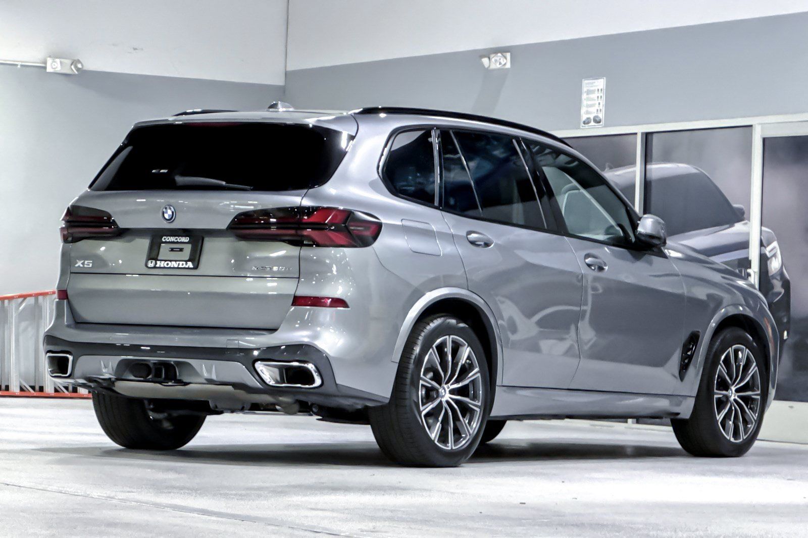 Used 2024 BMW X5 xDrive50e w/ Executive Package AWD/4WD image 9