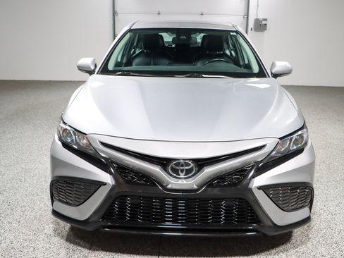 Used 2024 Toyota Camry SE w/ Cold Weather Package FWD image 4