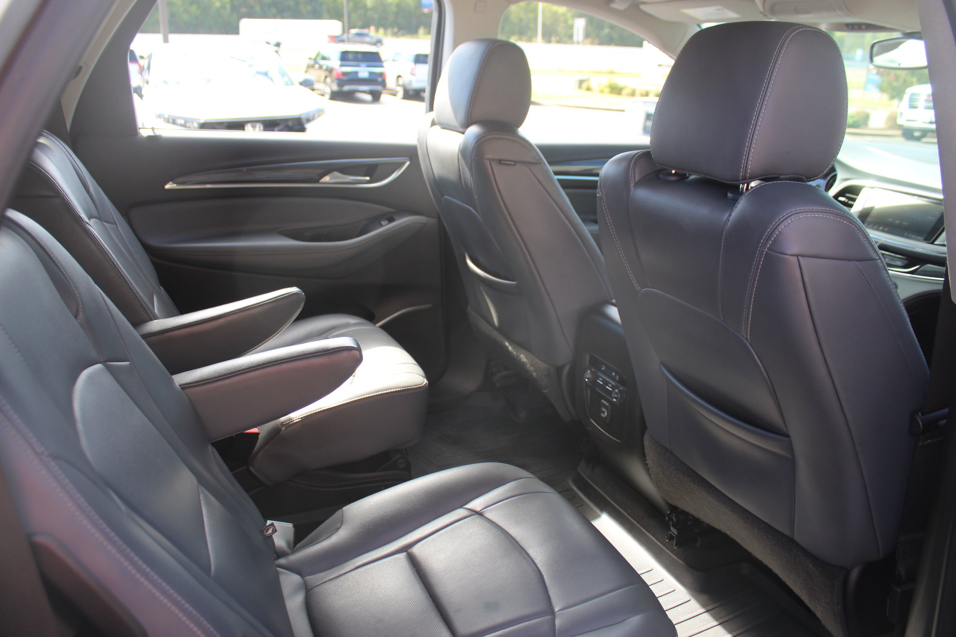Used 2020 Buick Enclave Essence FWD image 31