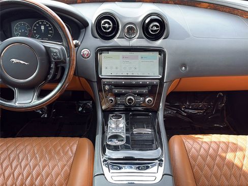 Used 2018 Jaguar XJ L Portfolio AWD/4WD image 21