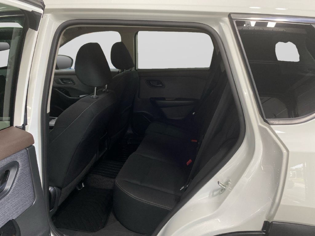 Used 2023 Nissan Rogue S AWD/4WD image 16