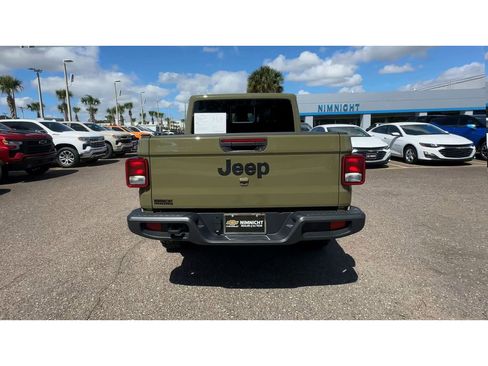 Used 2025 Jeep Gladiator Sport AWD/4WD image 3