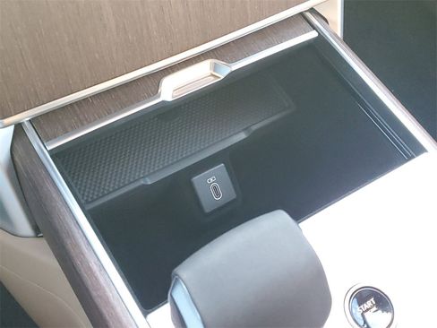 New 2026 Land Rover Range Rover Long Wheelbase SE image 22