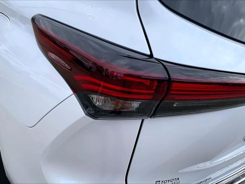Used 2026 Toyota Highlander Platinum image 28