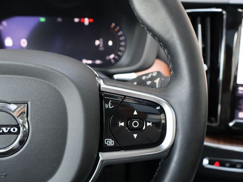 Used 2024 Volvo XC60 B5 Plus AWD/4WD image 34