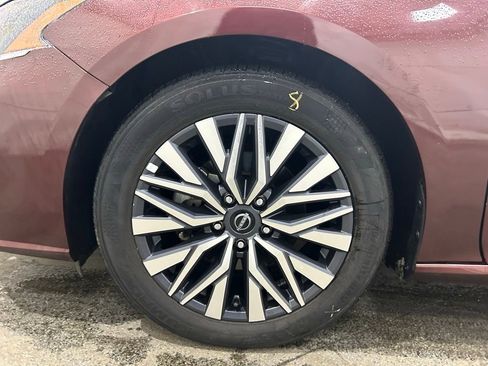 Used 2024 Nissan Altima 2.5 SV image 12