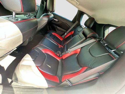 Used 2021 Jeep Cherokee Latitude Plus image 28