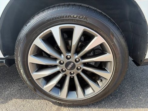 Used 2021 Lincoln Navigator Reserve w/ Luxury Package AWD/4WD image 11