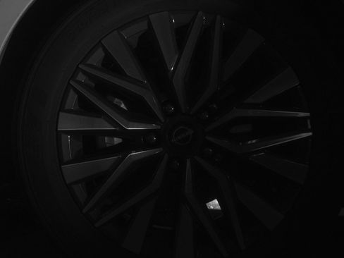 Used 2025 Nissan Altima 2.5 SV image 12