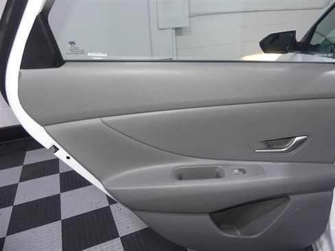 Used 2022 Hyundai Elantra SEL FWD image 24