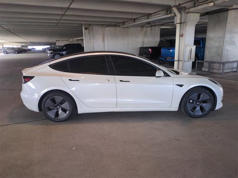Used 2021 Tesla Model 3 Standard Range Plus image 4