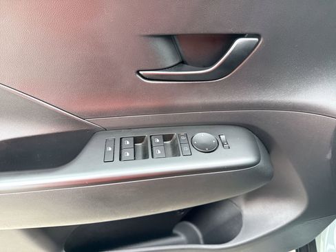 Used 2025 Hyundai Kona SEL FWD image 15