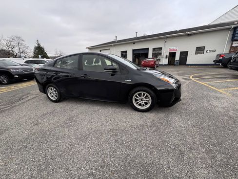 Used 2016 Toyota Prius Two image 8
