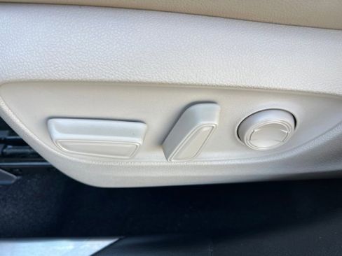 Used 2023 Toyota Highlander Limited image 11