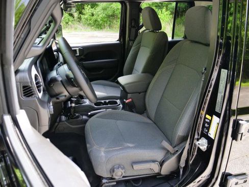 Used 2024 Jeep Wrangler Unlimited Sport AWD/4WD image 3