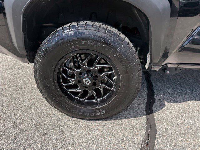 Used 2025 Toyota 4Runner SR5 AWD/4WD image 13