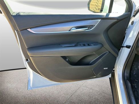 New 2025 Cadillac XT5 Luxury image 13