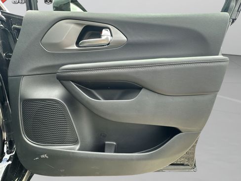 New 2026 Chrysler Pacifica Select FWD image 73