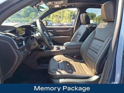 Used 2026 GMC Acadia Denali Ultimate AWD/4WD image 2