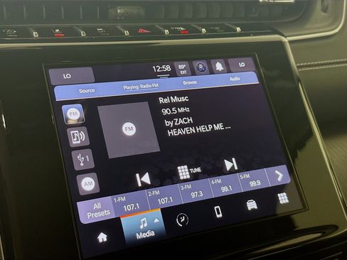 Used 2023 Jeep Grand Cherokee Laredo image 16