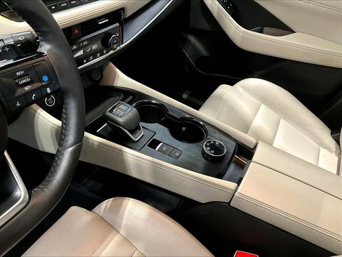 Used 2021 Nissan Rogue SL w/ Premium Package image 14