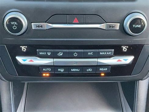 Used 2020 Ford Explorer XLT image 24