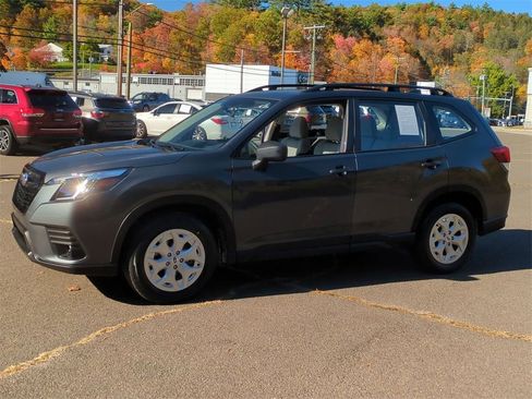 Used 2023 Subaru Forester image 2