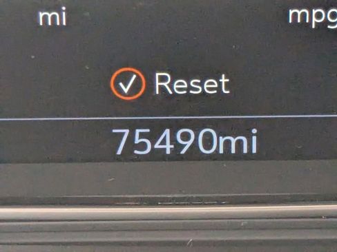 Used 2021 GMC Yukon Denali w/ Denali Premium Package image 33