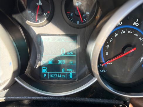 Used 2015 Chevrolet Cruze LT image 12