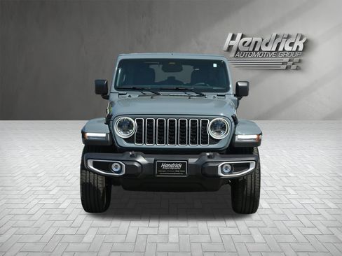 Used 2025 Jeep Wrangler Sahara image 6