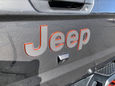 Used 2023 Jeep Gladiator Mojave w/ Cold Weather Group image 25