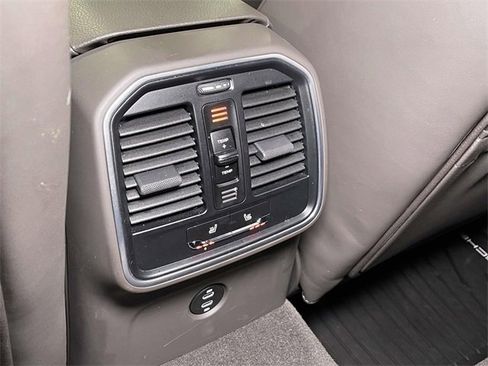 Used 2025 Porsche Macan image 24