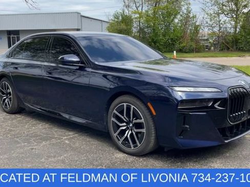 Used 2024 BMW 740i xDrive w/ Executive Package AWD/4WD image 2