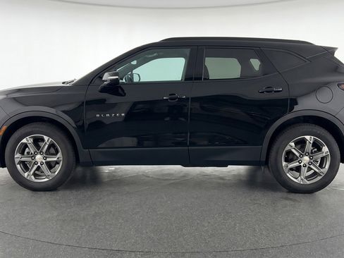 Used 2025 Chevrolet Blazer LT FWD image 5