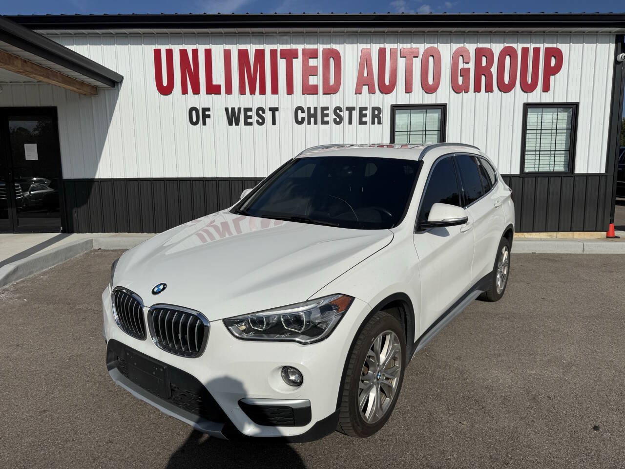 Used 2018 BMW X1 xDrive28i w/ Premium Package Essential AWD/4WD image 1