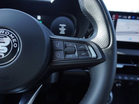 Used 2024 Alfa Romeo Tonale Ti image 20