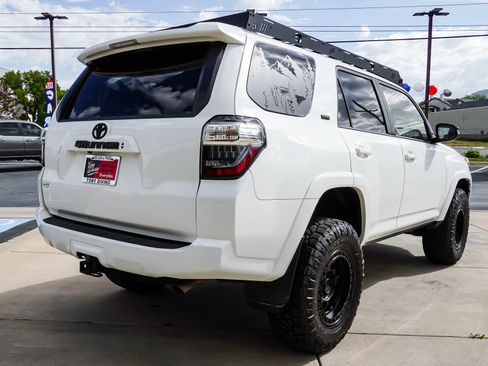 Used 2021 Toyota 4Runner SR5 Premium w/ Moonroof Package AWD/4WD image 8